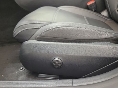 Used 2025 Mercedes-Benz C 300 Sedan image 19