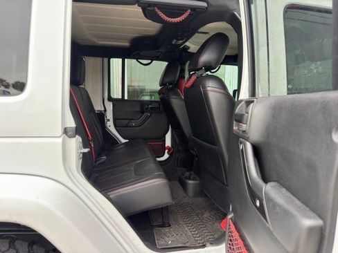 Used 2017 Jeep Wrangler Unlimited Rubicon AWD/4WD image 8