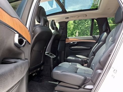 Used 2022 Volvo XC90 T8 Inscription Expression w/ Climate Package AWD/4WD image 10