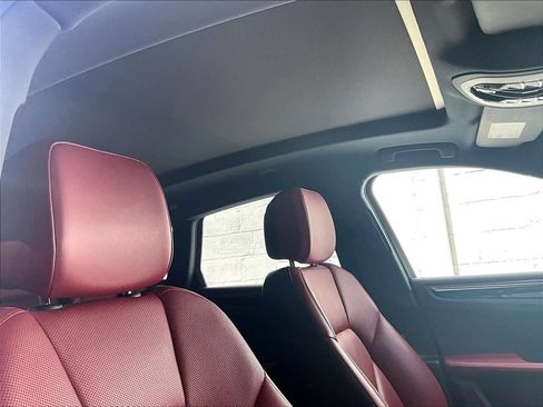 Certified 2024 Porsche Macan AWD/4WD image 27