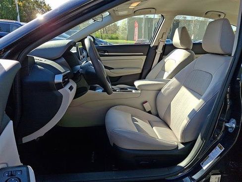 Certified 2022 Nissan Altima 2.5 SV FWD image 15