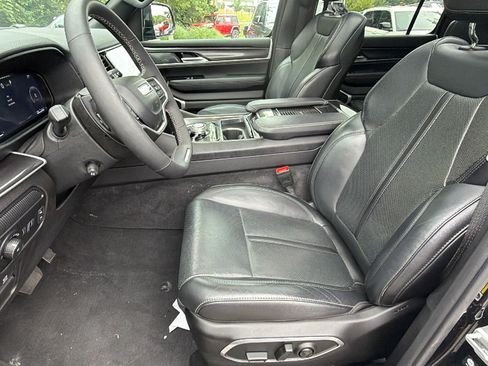 Used 2024 Jeep Wagoneer L 2WD w/ Premium Group I image 15