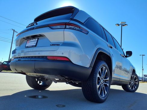 Certified 2024 Jeep Grand Cherokee Limited w/ Black Appearance Package image 34