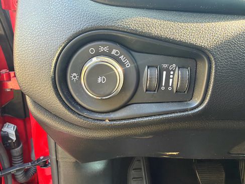 Used 2023 Jeep Renegade Trailhawk AWD/4WD image 24
