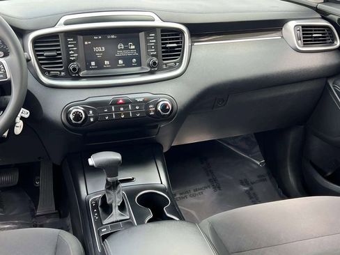 Used 2020 Kia Sorento FWD V6 image 18