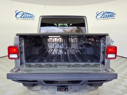 Used 2022 Jeep Gladiator Sport image 5