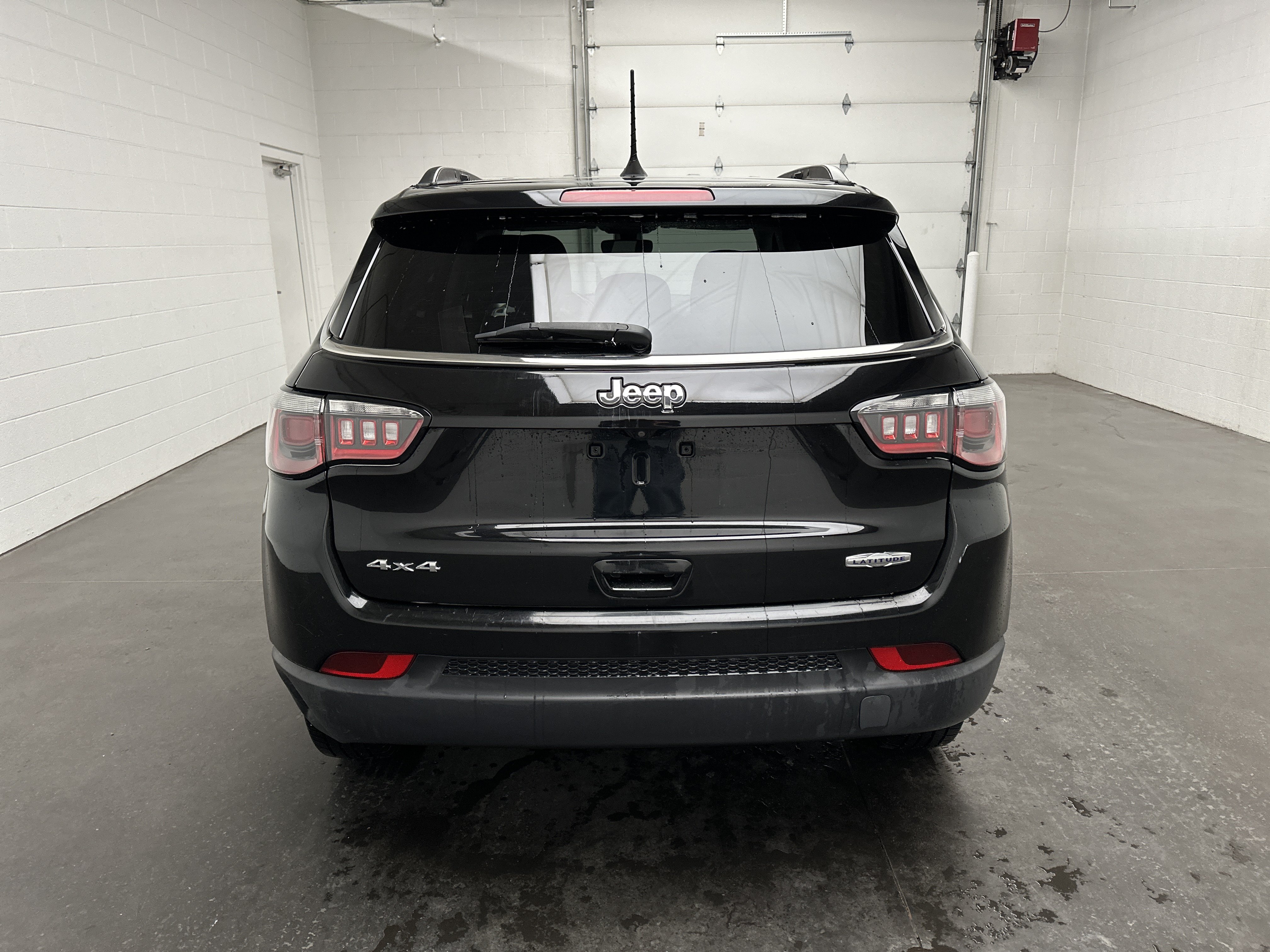 Used 2020 Jeep Compass Latitude w/ Cold Weather Group AWD/4WD image 7