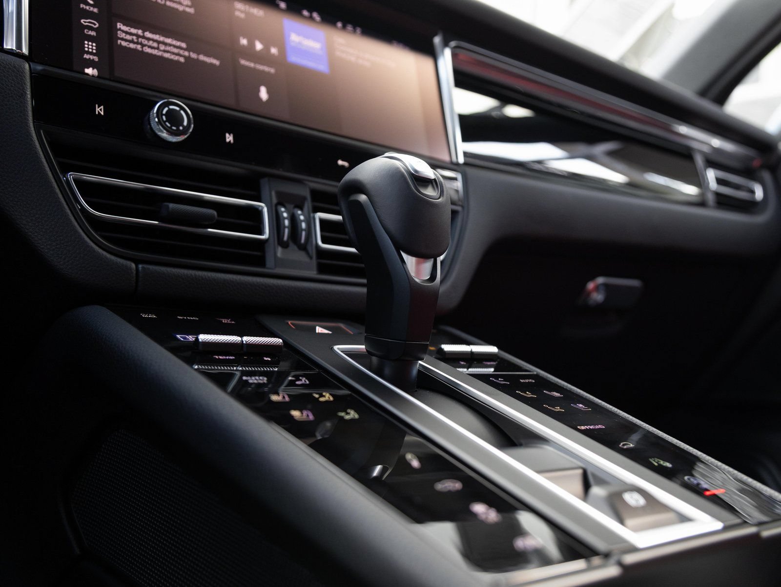 Certified 2026 Porsche Macan S AWD/4WD image 27