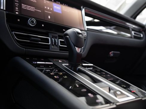 Certified 2026 Porsche Macan S AWD/4WD image 27