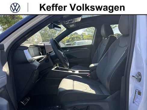 New 2026 Volkswagen Tiguan SE R-Line FWD image 12