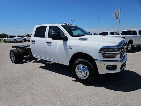 New 2026 RAM 3500 Tradesman AWD/4WD image 40