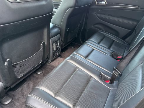 Used 2017 Jeep Grand Cherokee Overland image 4