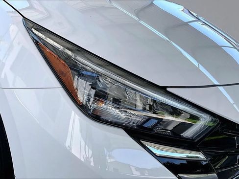 Used 2025 Nissan Versa S FWD image 28
