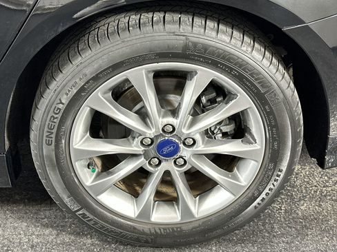 Used 2017 Ford Fusion SE w/ Fusion SE Technology Package image 14