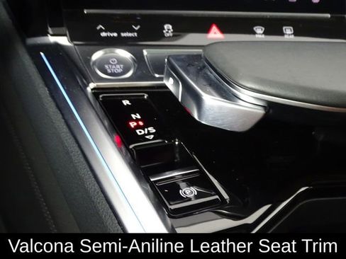 Used 2019 Audi e-tron Prestige w/ Prestige Package image 43