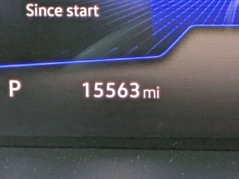 Certified 2025 Volkswagen Jetta Sport image 38