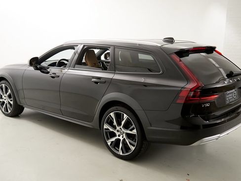 Certified 2025 Volvo V90 B6 Cross Country Ultra AWD/4WD image 7