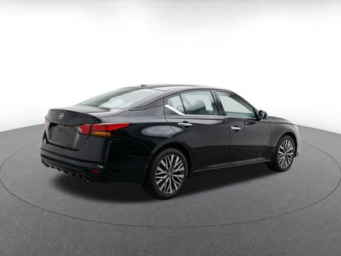 Used 2025 Nissan Altima 2.5 SV FWD image 8