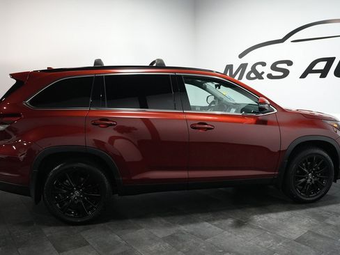 Used 2019 Toyota Highlander SE AWD/4WD image 8