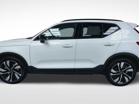 Used 2024 Volvo XC40 B5 Plus w/ Protection Package Premier image 22