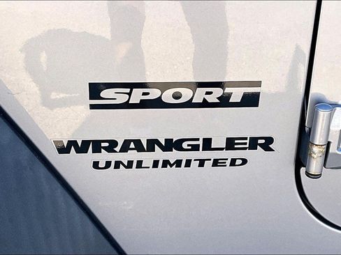 Used 2015 Jeep Wrangler Unlimited Sport w/ Quick Order Package 24S AWD/4WD image 8
