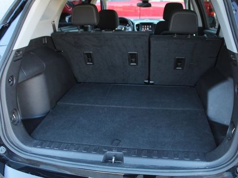 Used 2024 GMC Terrain SLE image 30