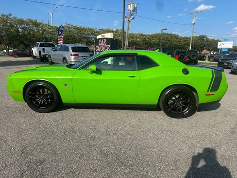 Used 2017 Dodge Challenger R/T Scat Pack RWD image 7