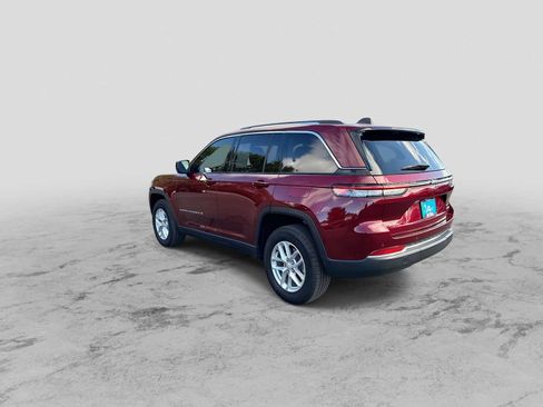 Used 2023 Jeep Grand Cherokee Laredo w/ Luxury Tech Group I AWD/4WD image 6