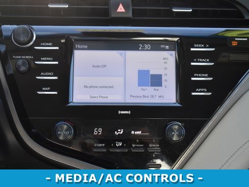 Used 2020 Toyota Camry SE image 14