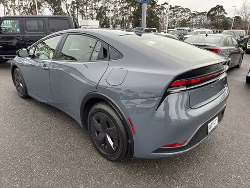 Used 2024 Toyota Prius LE image 3