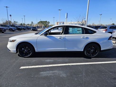 New 2025 Honda Accord SE image 4