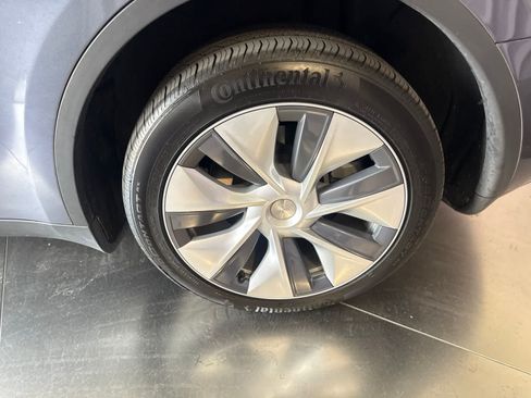 Used 2023 Tesla Model Y Long Range AWD/4WD image 10