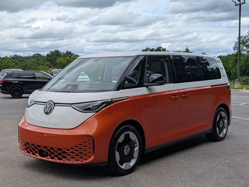 Used 2025 Volkswagen ID. Buzz Pro S Plus RWD image 5