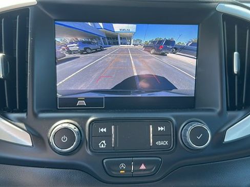 Used 2023 GMC Terrain SLT image 19