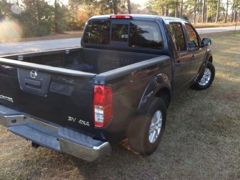 Used 2018 Nissan Frontier SV image 7