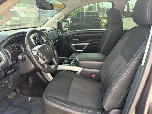 Used 2018 Nissan Titan SV w/ SV Convenience Package AWD/4WD image 19