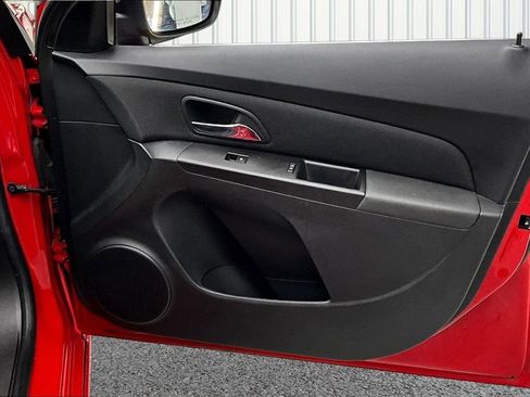 Used 2015 Chevrolet Cruze LT image 27