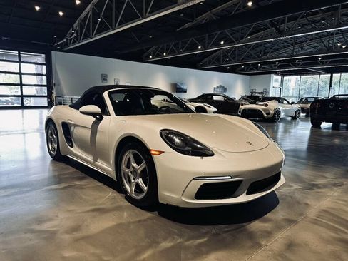Used 2018 Porsche 718 Boxster RWD image 10