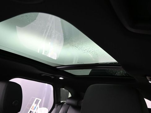 New 2026 Land Rover Range Rover Velar Dynamic SE image 25