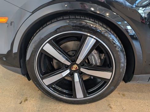 Used 2024 Porsche Cayenne Coupe image 7