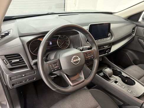 Used 2025 Nissan Rogue SV FWD image 4