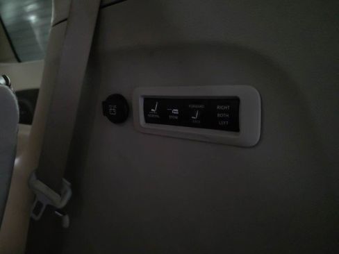 Used 2017 Chrysler Pacifica Limited image 12