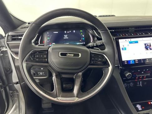 Used 2023 Jeep Grand Cherokee Overland AWD/4WD image 14