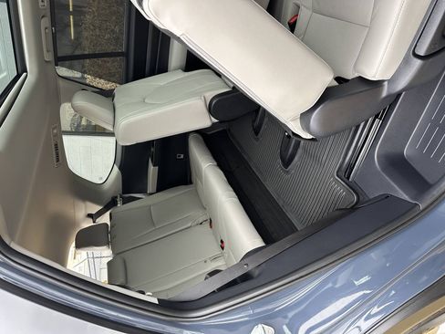 Used 2025 Toyota Grand Highlander AWD image 28