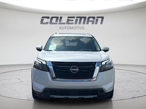 Used 2025 Nissan Pathfinder Platinum AWD/4WD image 12