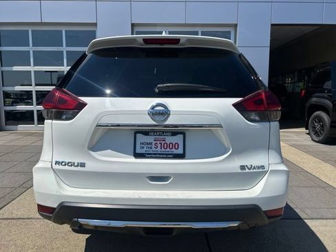 Used 2018 Nissan Rogue SV AWD/4WD image 2