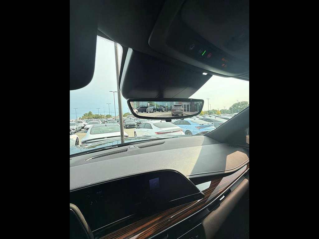 Used 2023 Cadillac Escalade Premium Luxury AWD/4WD image 5