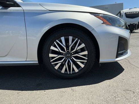 Used 2024 Nissan Altima 2.5 SV FWD image 24