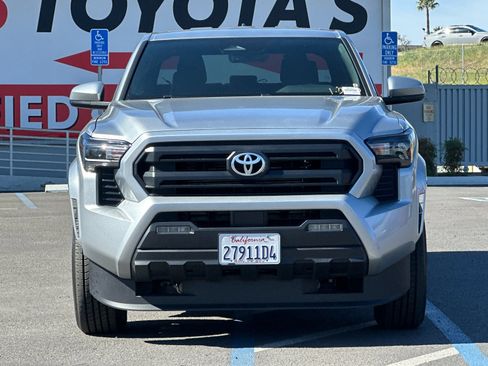 Used 2025 Toyota Tacoma SR5 image 7