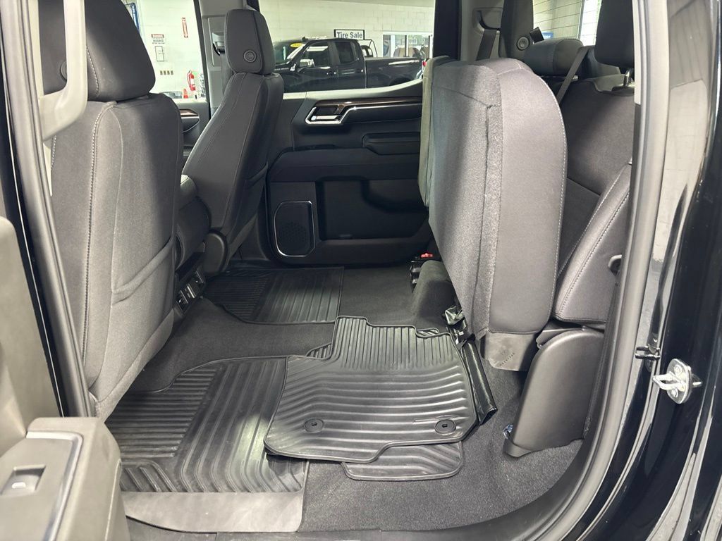 Used 2024 Chevrolet Silverado 1500 LT AWD/4WD image 33